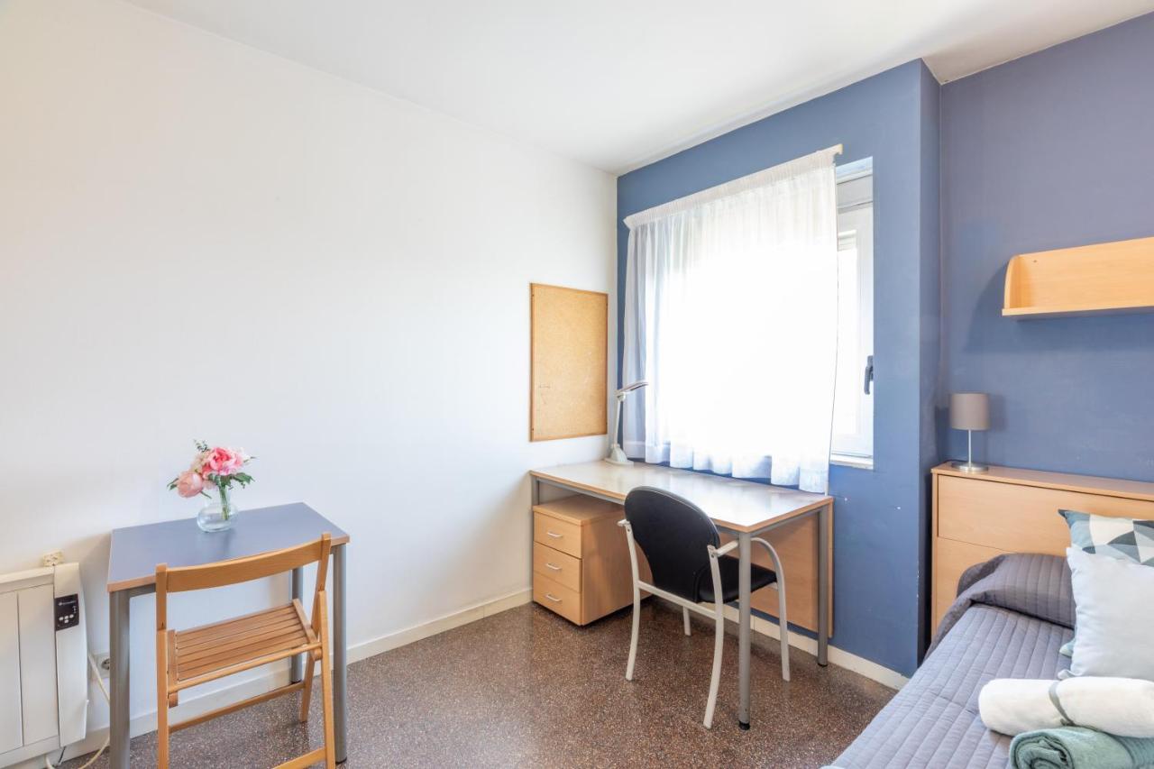Residencia Universitaria Resa La Ciutadella Барселона Экстерьер фото