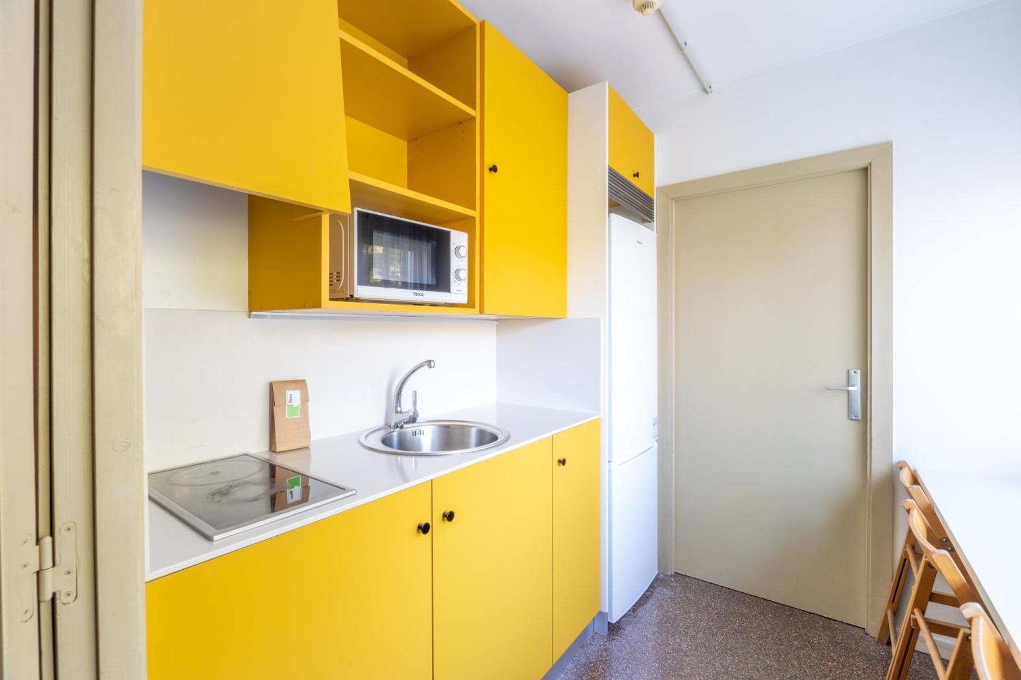 Residencia Universitaria Resa La Ciutadella Барселона Экстерьер фото